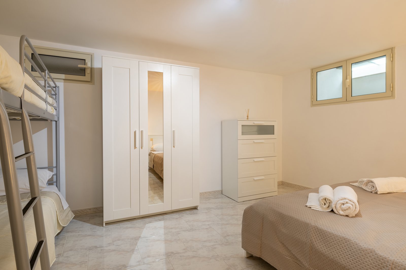 Camera da letto luminosa di Dimora Caravigna